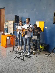 Ruzz y Jhosa animaron la jornada con sus canciones
